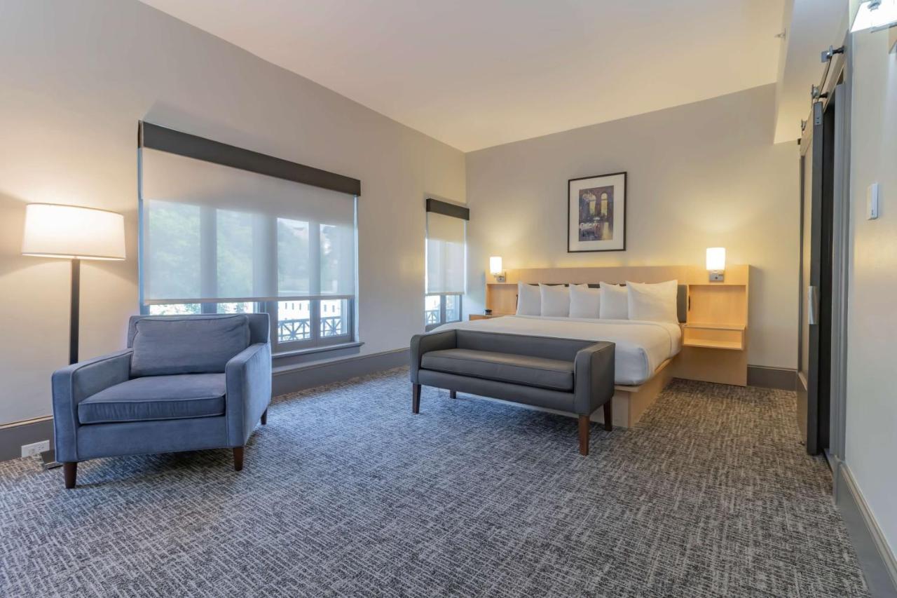 King Room City View,1557073033:JPEG